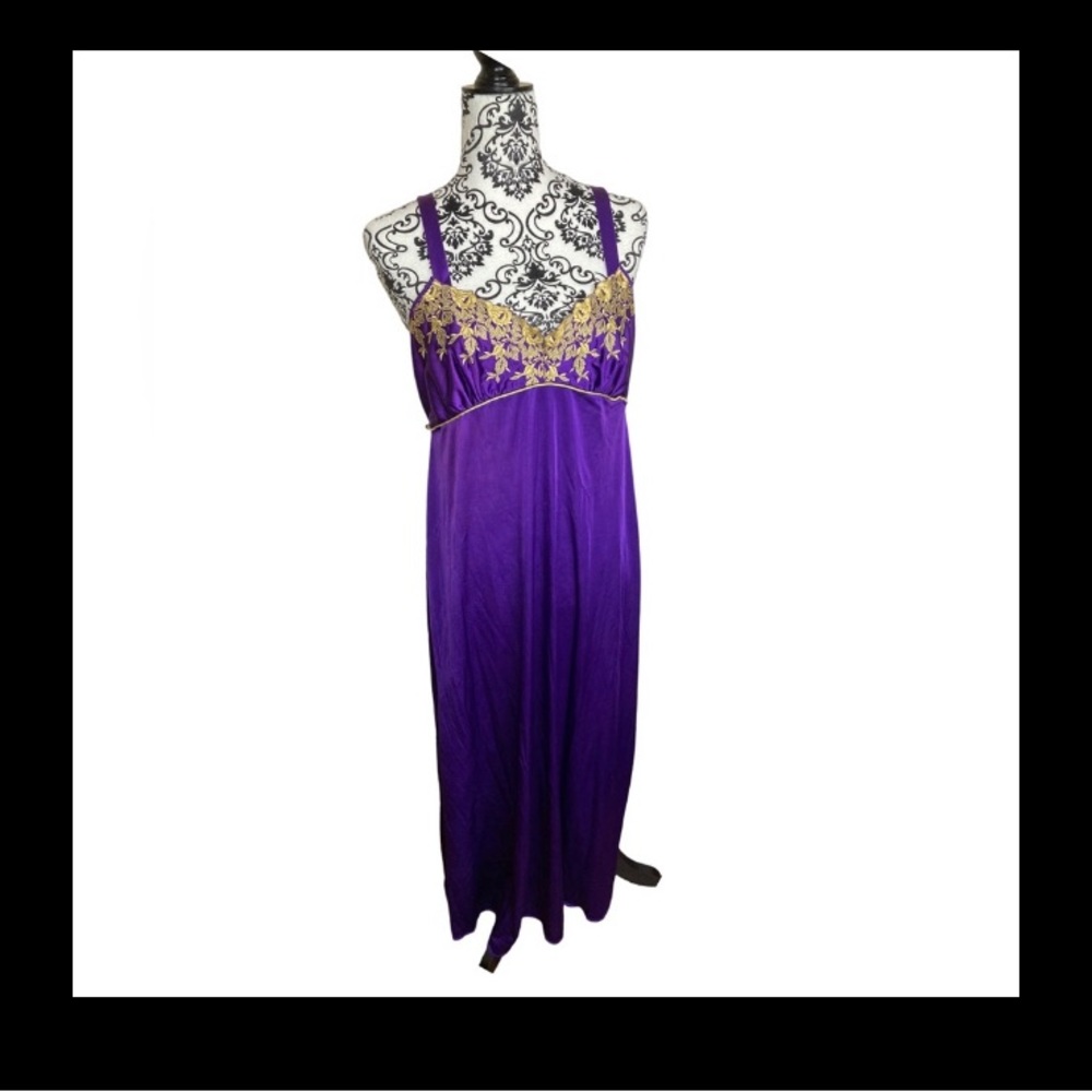 🎊VANITY FAIR VTG Purple Gold Nightgown